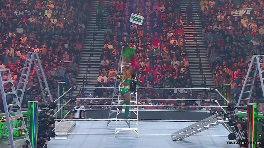 WWE_Money_In_The_Bank_2022_720p_WEB_h264-HEEL_mp4_001307454.jpg