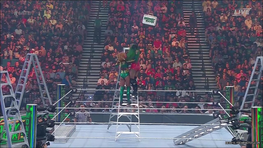 WWE_Money_In_The_Bank_2022_720p_WEB_h264-HEEL_mp4_001310254.jpg