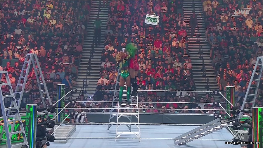 WWE_Money_In_The_Bank_2022_720p_WEB_h264-HEEL_mp4_001310654.jpg