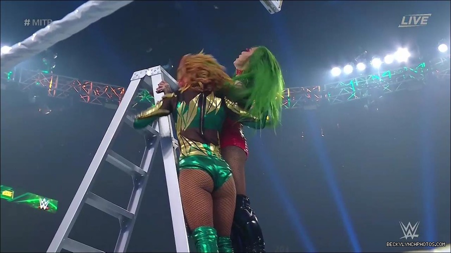 WWE_Money_In_The_Bank_2022_720p_WEB_h264-HEEL_mp4_001311854.jpg