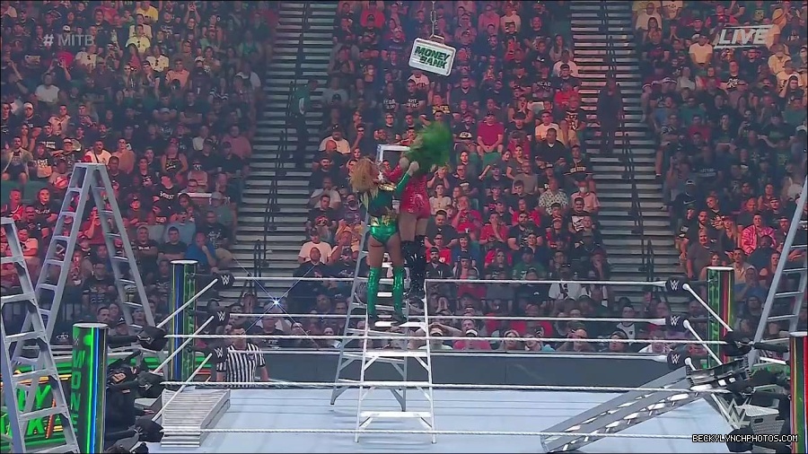 WWE_Money_In_The_Bank_2022_720p_WEB_h264-HEEL_mp4_001314254.jpg