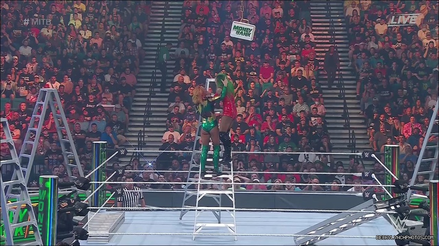 WWE_Money_In_The_Bank_2022_720p_WEB_h264-HEEL_mp4_001314654.jpg
