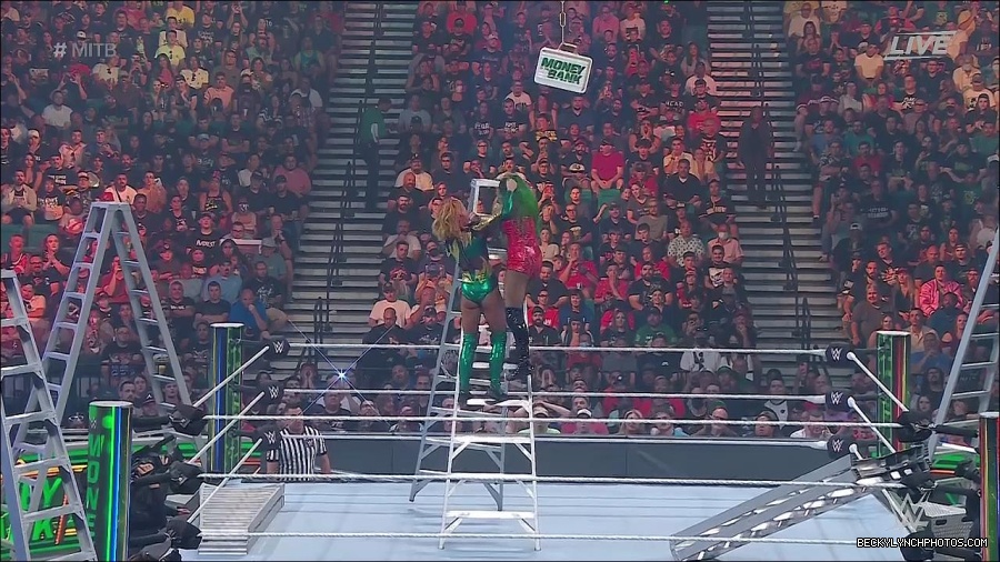 WWE_Money_In_The_Bank_2022_720p_WEB_h264-HEEL_mp4_001315054.jpg