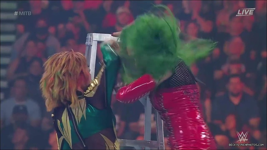 WWE_Money_In_The_Bank_2022_720p_WEB_h264-HEEL_mp4_001316254.jpg