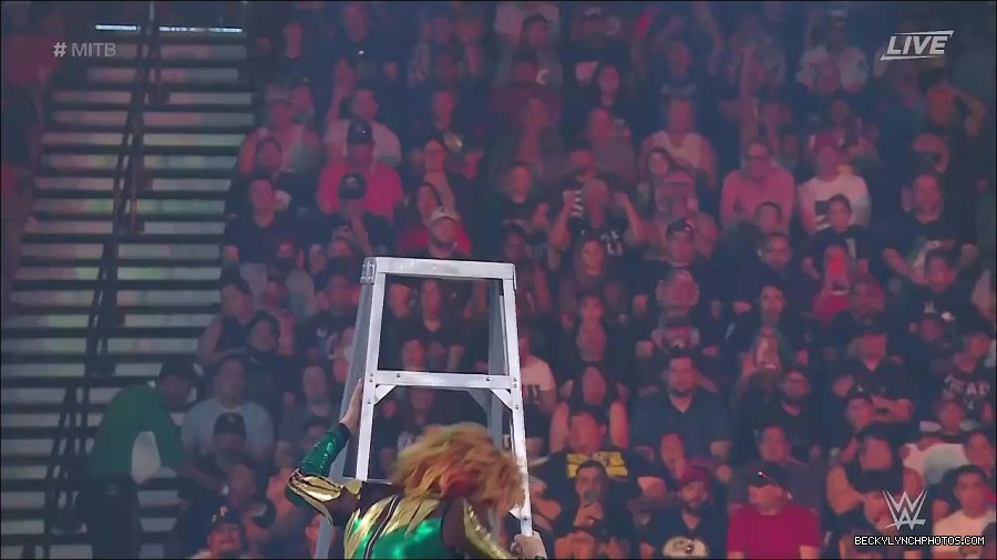 WWE_Money_In_The_Bank_2022_720p_WEB_h264-HEEL_mp4_001319054.jpg