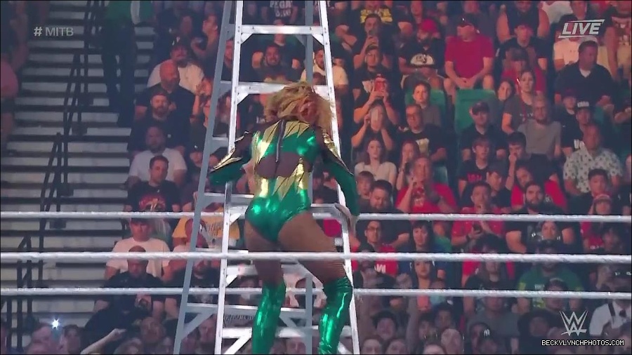 WWE_Money_In_The_Bank_2022_720p_WEB_h264-HEEL_mp4_001320254.jpg