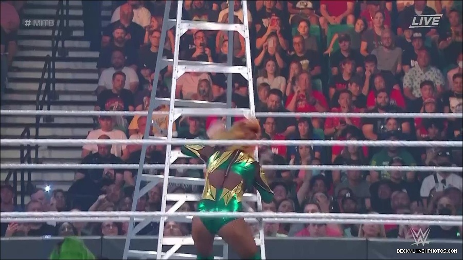 WWE_Money_In_The_Bank_2022_720p_WEB_h264-HEEL_mp4_001320654.jpg