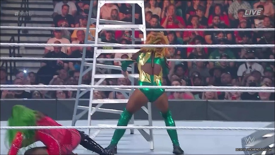 WWE_Money_In_The_Bank_2022_720p_WEB_h264-HEEL_mp4_001321054.jpg