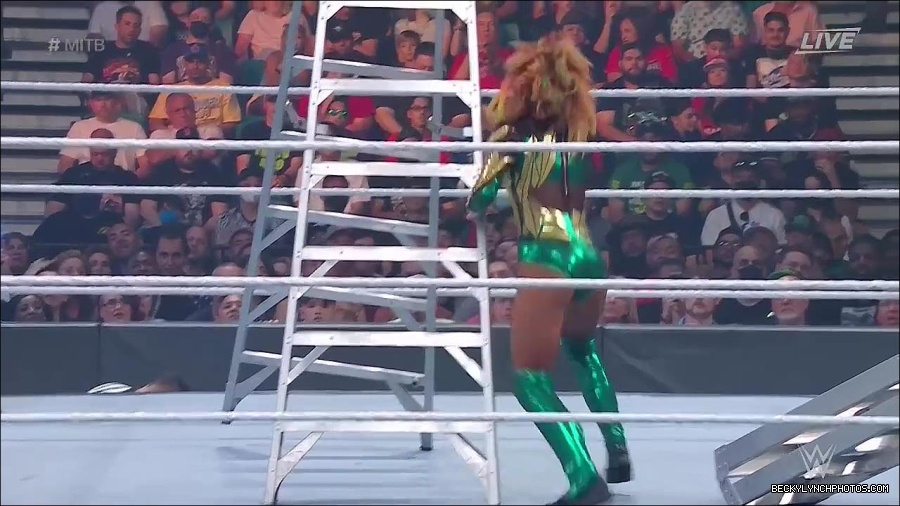 WWE_Money_In_The_Bank_2022_720p_WEB_h264-HEEL_mp4_001323054.jpg