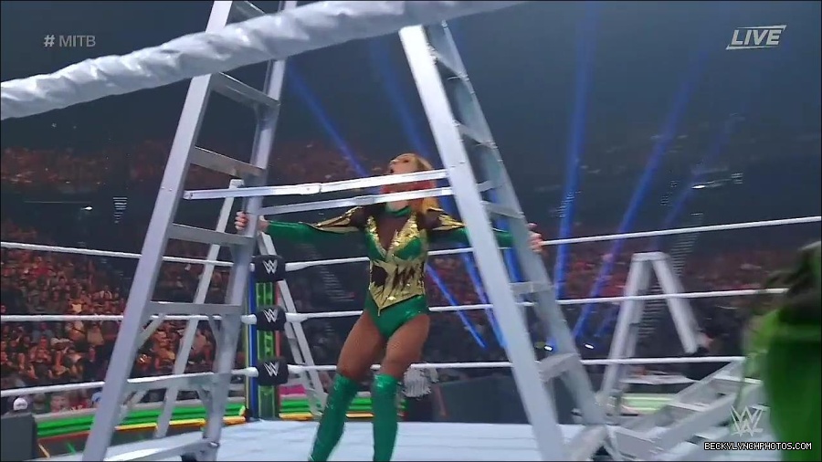 WWE_Money_In_The_Bank_2022_720p_WEB_h264-HEEL_mp4_001323854.jpg