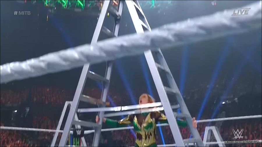 WWE_Money_In_The_Bank_2022_720p_WEB_h264-HEEL_mp4_001324654.jpg