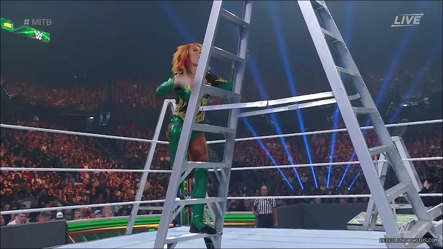 WWE_Money_In_The_Bank_2022_720p_WEB_h264-HEEL_mp4_001327454.jpg