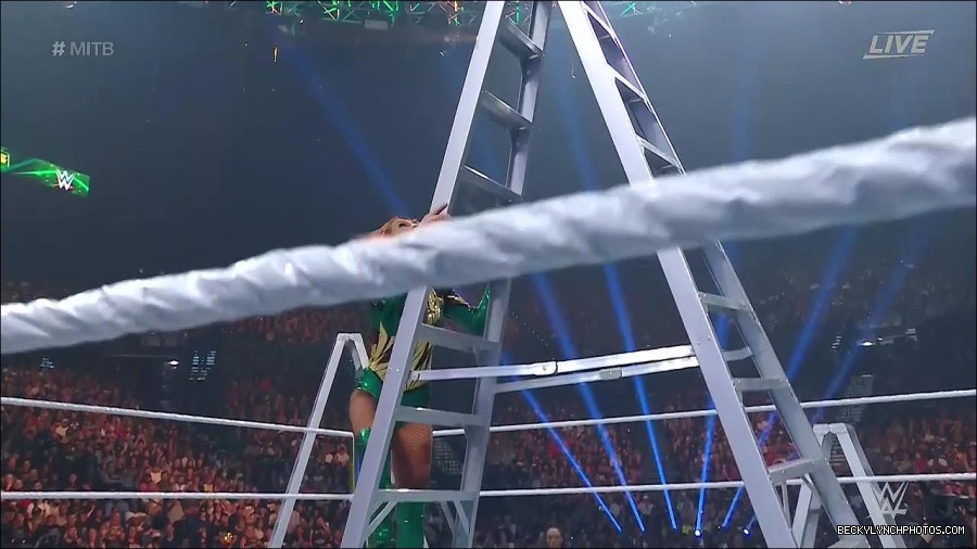 WWE_Money_In_The_Bank_2022_720p_WEB_h264-HEEL_mp4_001328254.jpg