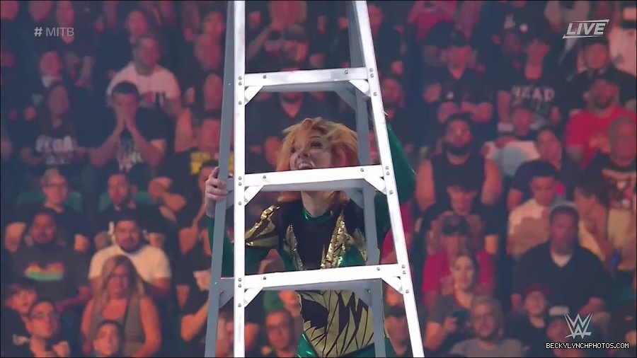 WWE_Money_In_The_Bank_2022_720p_WEB_h264-HEEL_mp4_001329854.jpg