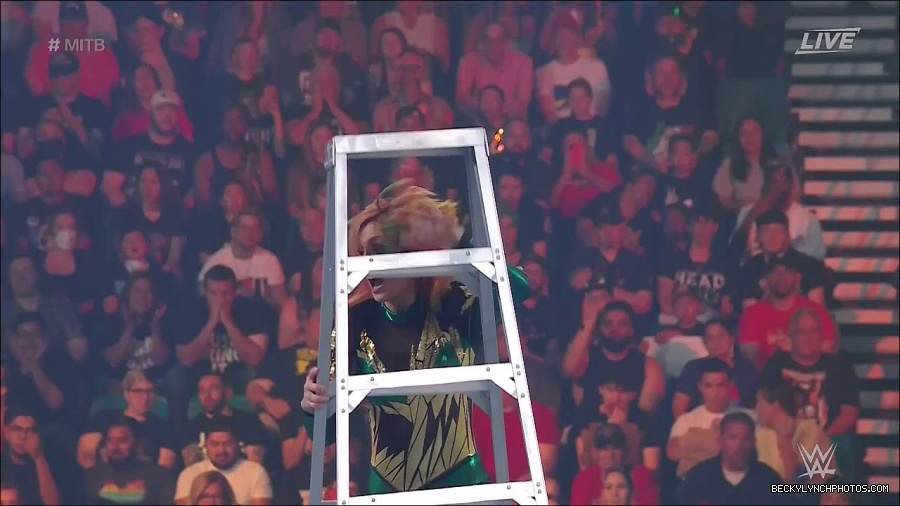 WWE_Money_In_The_Bank_2022_720p_WEB_h264-HEEL_mp4_001330654.jpg