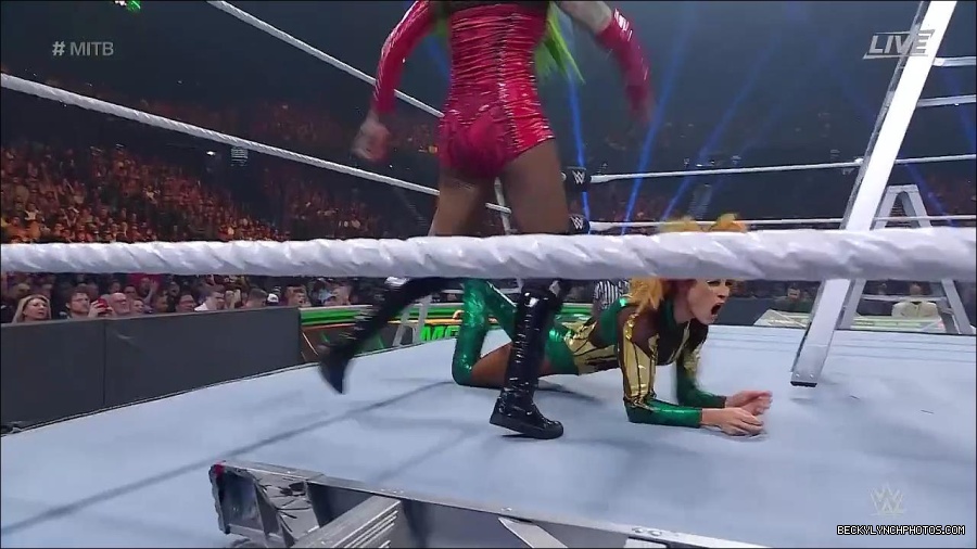 WWE_Money_In_The_Bank_2022_720p_WEB_h264-HEEL_mp4_001333454.jpg