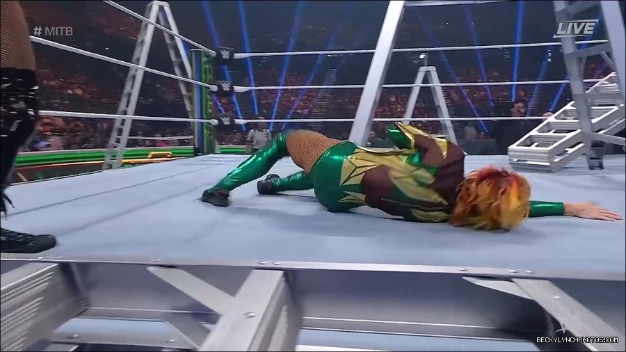 WWE_Money_In_The_Bank_2022_720p_WEB_h264-HEEL_mp4_001335054.jpg