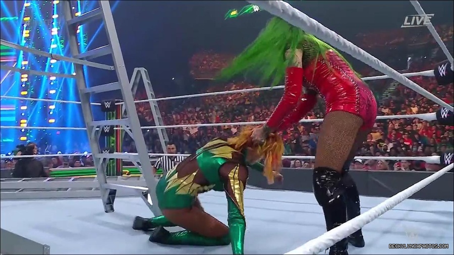 WWE_Money_In_The_Bank_2022_720p_WEB_h264-HEEL_mp4_001344254.jpg