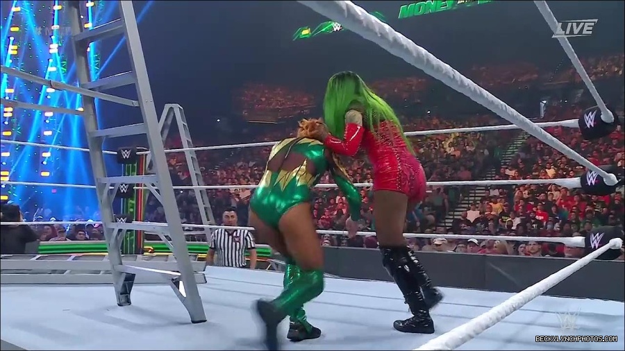 WWE_Money_In_The_Bank_2022_720p_WEB_h264-HEEL_mp4_001345054.jpg