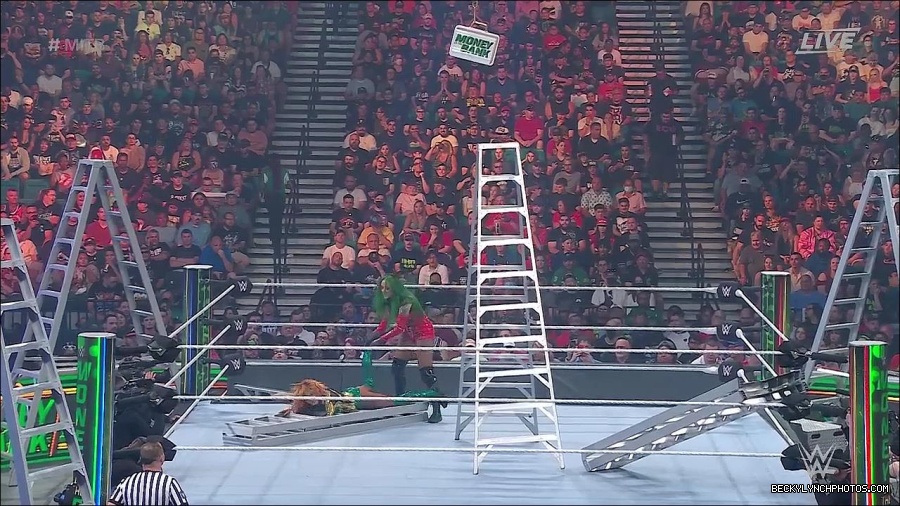 WWE_Money_In_The_Bank_2022_720p_WEB_h264-HEEL_mp4_001351054.jpg