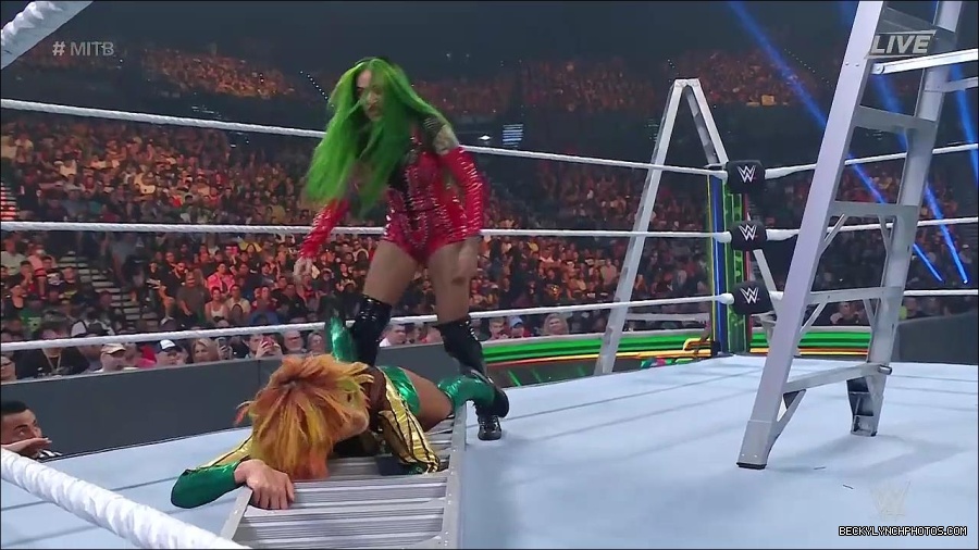 WWE_Money_In_The_Bank_2022_720p_WEB_h264-HEEL_mp4_001351454.jpg