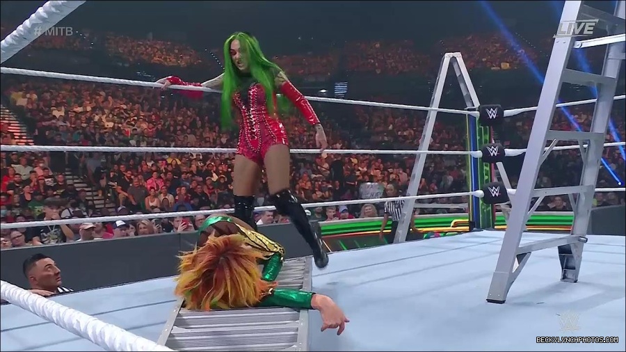 WWE_Money_In_The_Bank_2022_720p_WEB_h264-HEEL_mp4_001352654.jpg