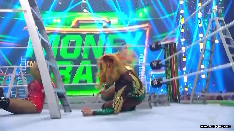 WWE_Money_In_The_Bank_2022_720p_WEB_h264-HEEL_mp4_001367454.jpg