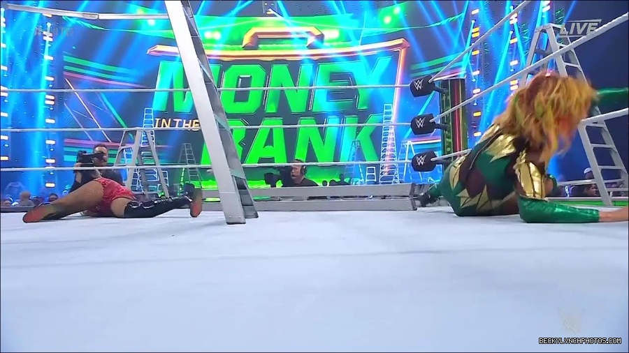 WWE_Money_In_The_Bank_2022_720p_WEB_h264-HEEL_mp4_001369054.jpg