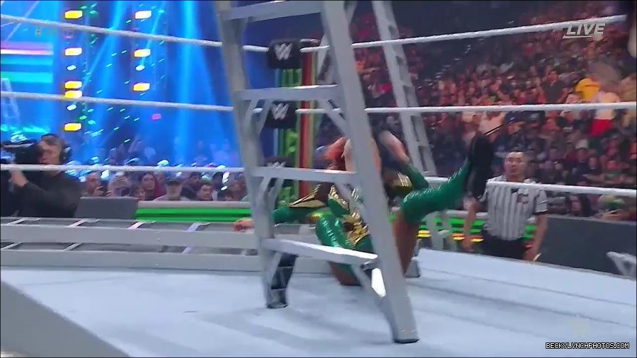 WWE_Money_In_The_Bank_2022_720p_WEB_h264-HEEL_mp4_001373054.jpg
