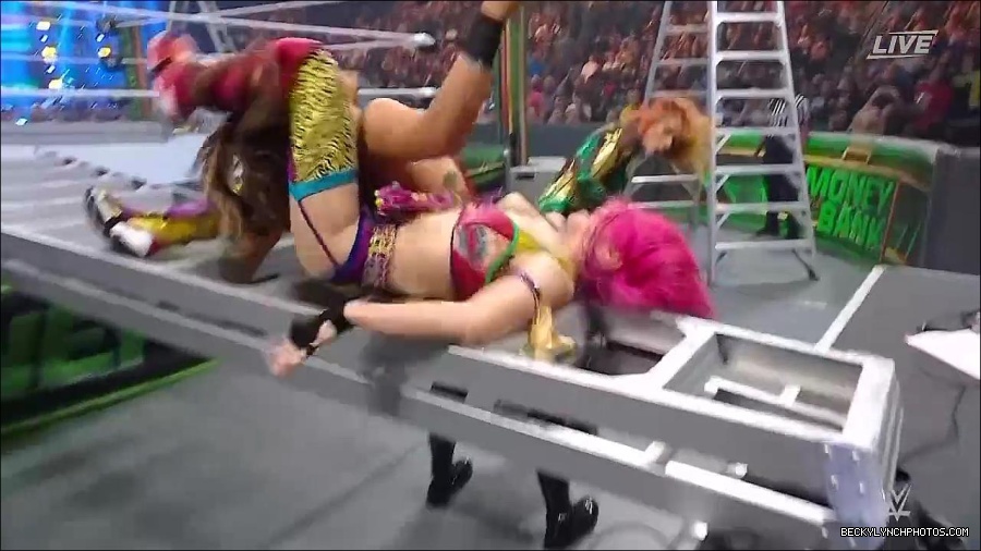 WWE_Money_In_The_Bank_2022_720p_WEB_h264-HEEL_mp4_001500987.jpg