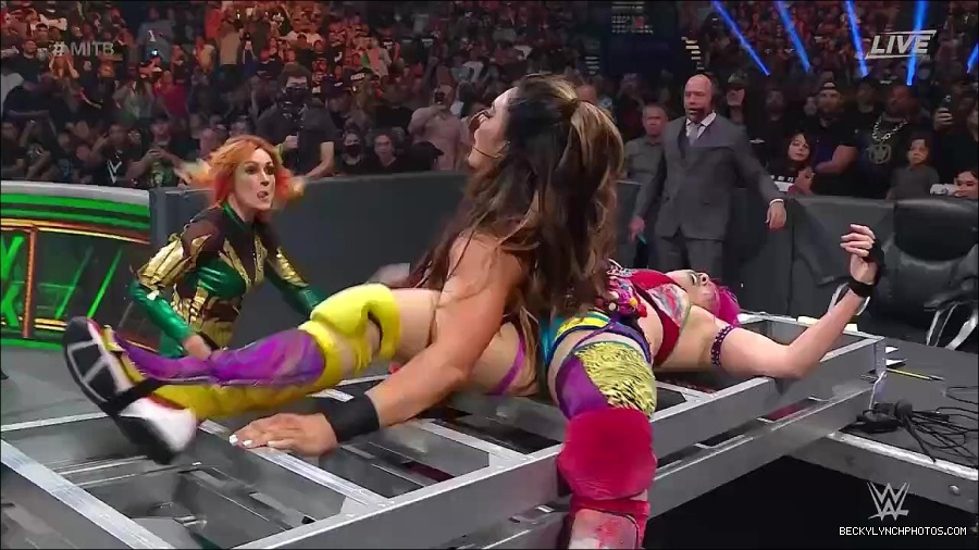 WWE_Money_In_The_Bank_2022_720p_WEB_h264-HEEL_mp4_001502187.jpg