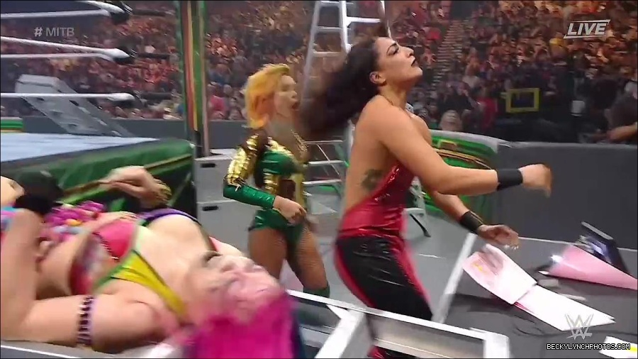 WWE_Money_In_The_Bank_2022_720p_WEB_h264-HEEL_mp4_001504187.jpg