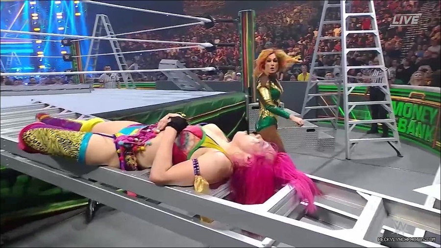 WWE_Money_In_The_Bank_2022_720p_WEB_h264-HEEL_mp4_001508987.jpg