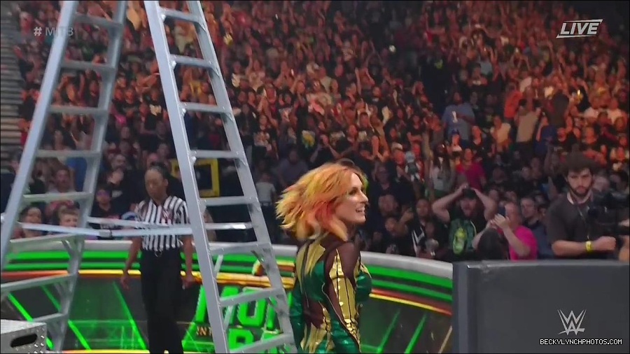 WWE_Money_In_The_Bank_2022_720p_WEB_h264-HEEL_mp4_001511787.jpg