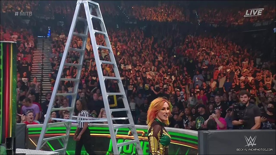WWE_Money_In_The_Bank_2022_720p_WEB_h264-HEEL_mp4_001512587.jpg