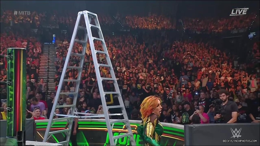 WWE_Money_In_The_Bank_2022_720p_WEB_h264-HEEL_mp4_001512987.jpg