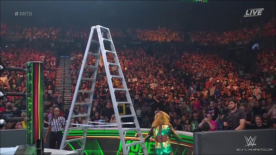 WWE_Money_In_The_Bank_2022_720p_WEB_h264-HEEL_mp4_001514187.jpg