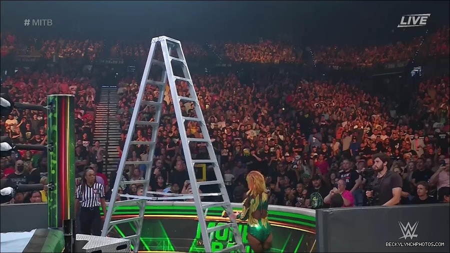 WWE_Money_In_The_Bank_2022_720p_WEB_h264-HEEL_mp4_001514587.jpg
