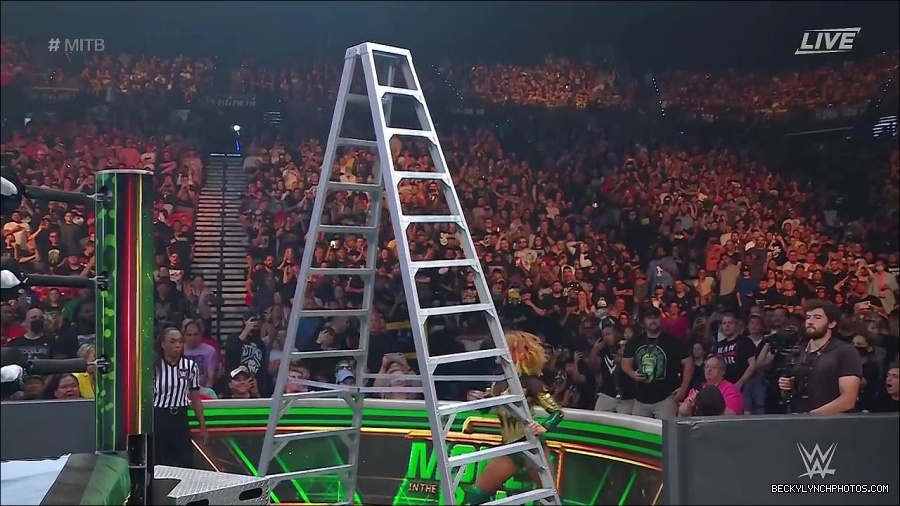 WWE_Money_In_The_Bank_2022_720p_WEB_h264-HEEL_mp4_001515787.jpg