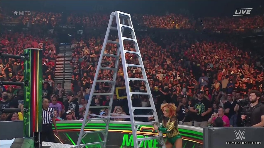 WWE_Money_In_The_Bank_2022_720p_WEB_h264-HEEL_mp4_001516987.jpg