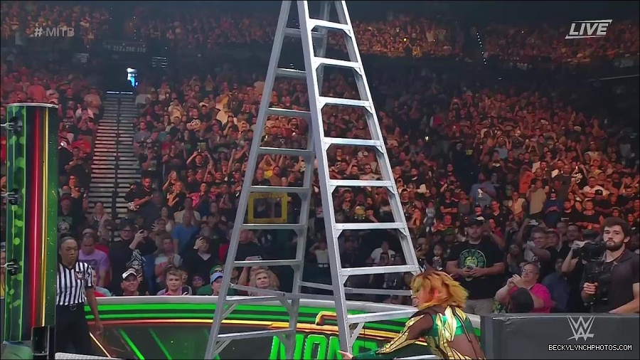 WWE_Money_In_The_Bank_2022_720p_WEB_h264-HEEL_mp4_001518587.jpg