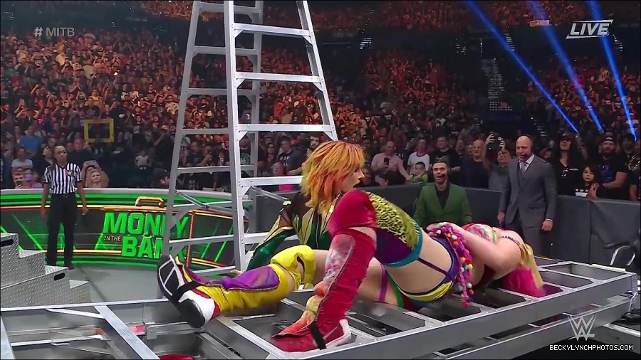 WWE_Money_In_The_Bank_2022_720p_WEB_h264-HEEL_mp4_001523787.jpg