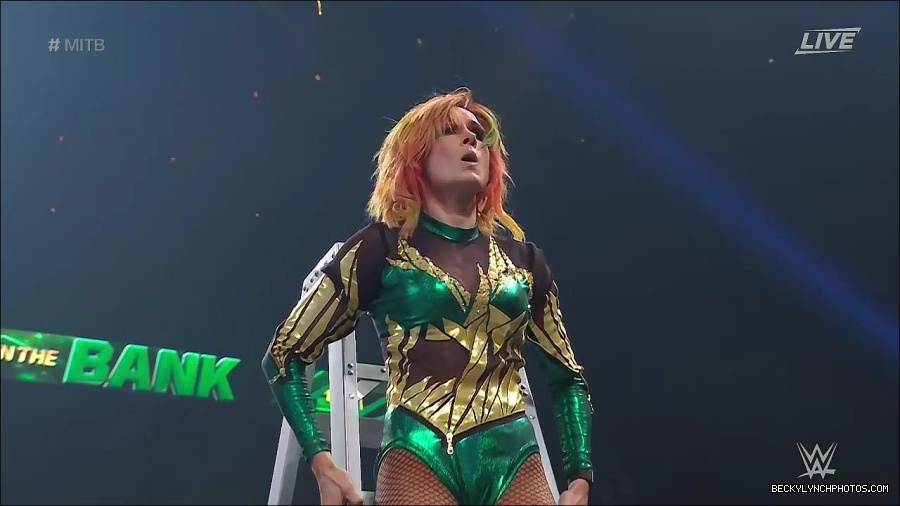 WWE_Money_In_The_Bank_2022_720p_WEB_h264-HEEL_mp4_001531387.jpg