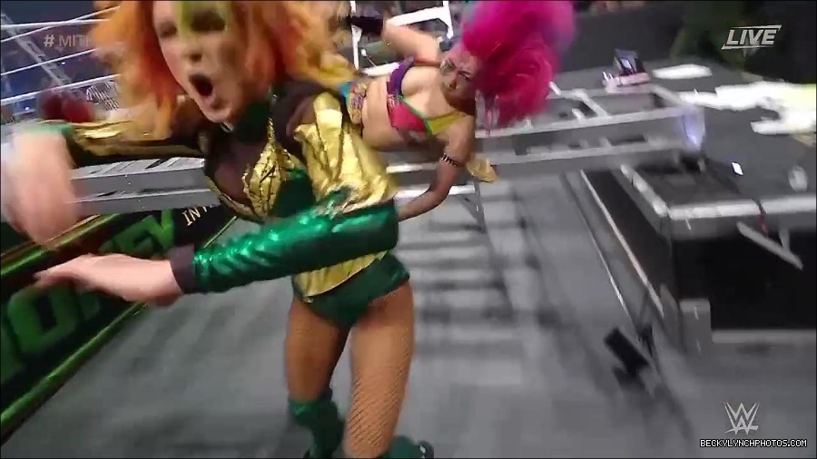 WWE_Money_In_The_Bank_2022_720p_WEB_h264-HEEL_mp4_001533787.jpg