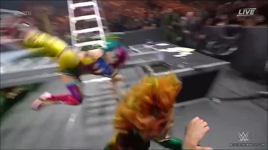 WWE_Money_In_The_Bank_2022_720p_WEB_h264-HEEL_mp4_001534187.jpg