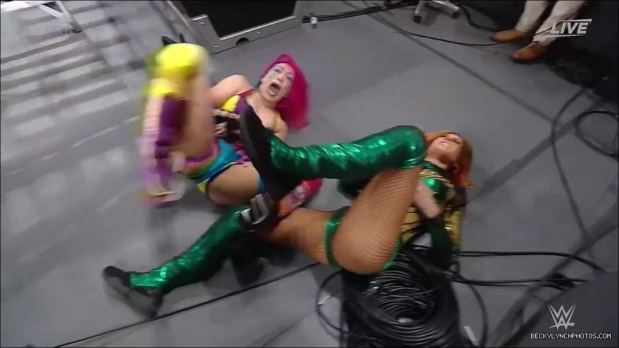 WWE_Money_In_The_Bank_2022_720p_WEB_h264-HEEL_mp4_001535787.jpg