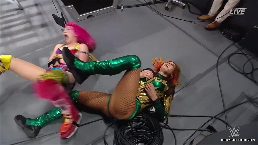 WWE_Money_In_The_Bank_2022_720p_WEB_h264-HEEL_mp4_001536187.jpg