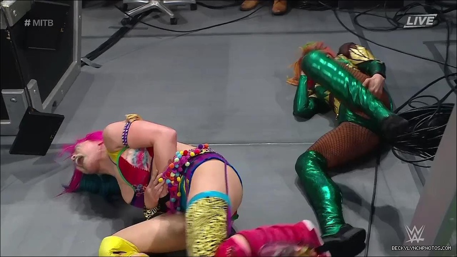 WWE_Money_In_The_Bank_2022_720p_WEB_h264-HEEL_mp4_001538587.jpg