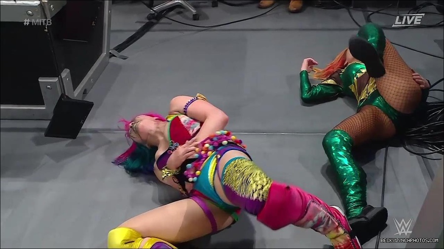 WWE_Money_In_The_Bank_2022_720p_WEB_h264-HEEL_mp4_001539387.jpg