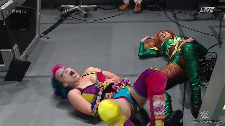 WWE_Money_In_The_Bank_2022_720p_WEB_h264-HEEL_mp4_001540587.jpg